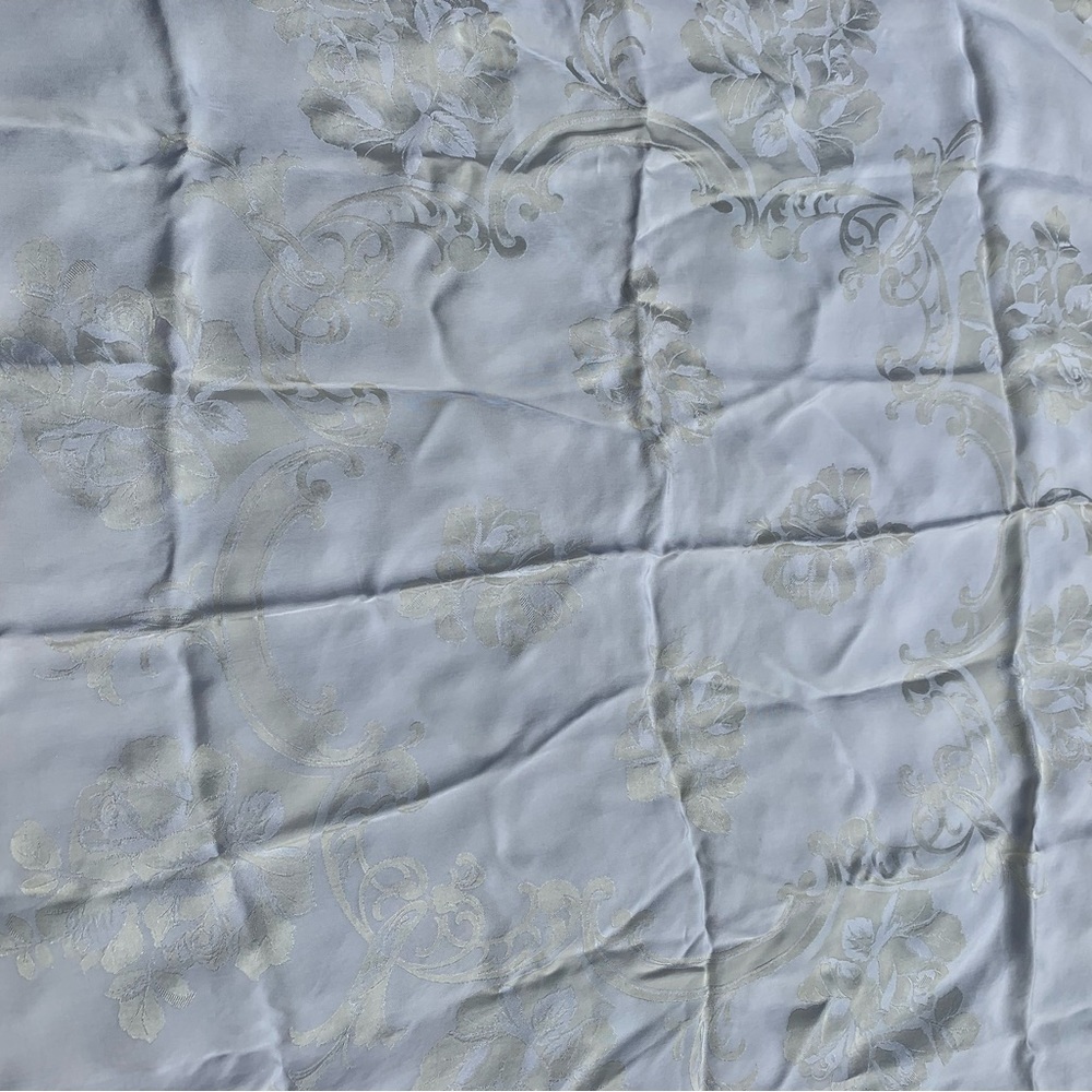 Table Cloth - Picture 3 of 5